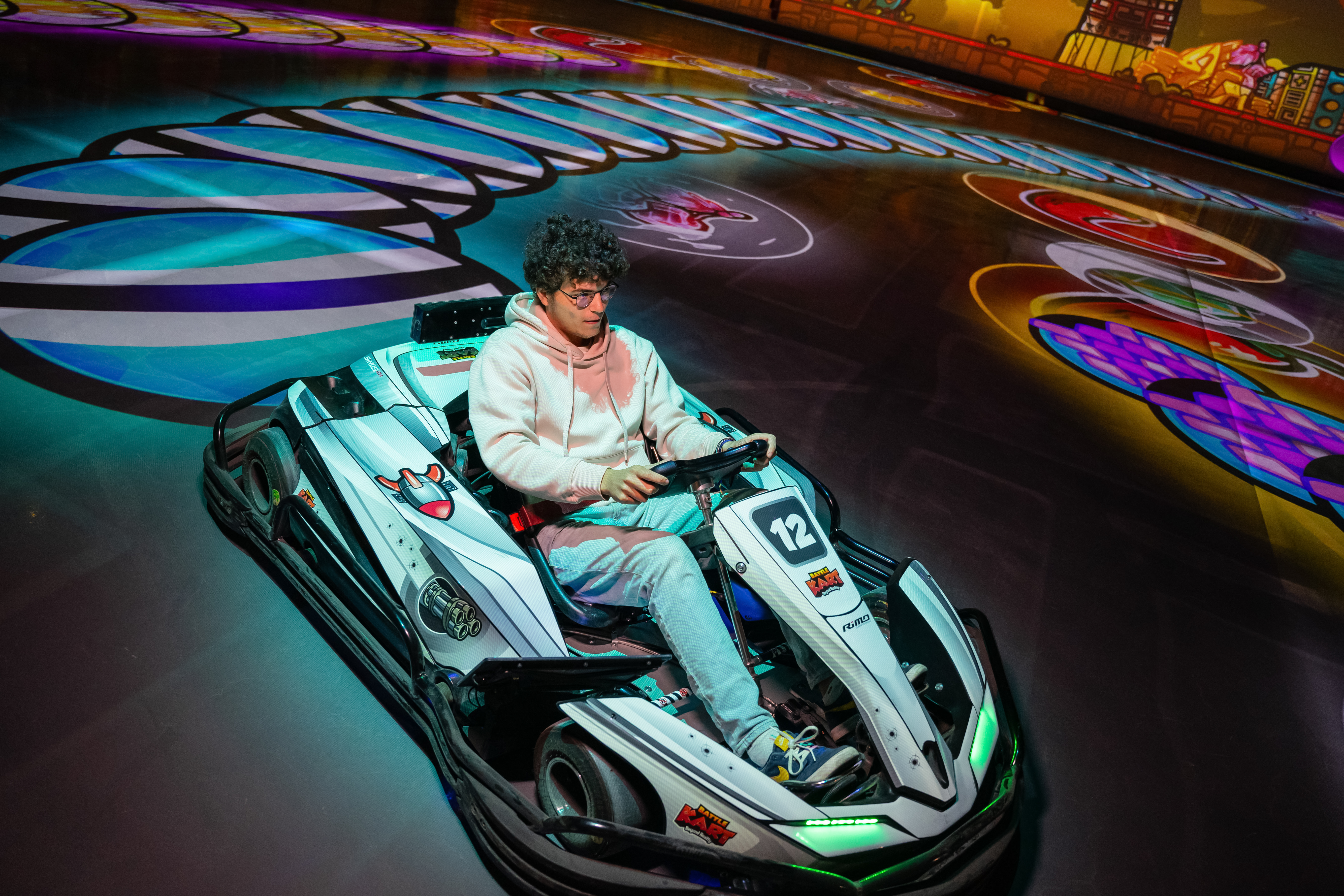 Spieler sammelt so viele Früchte wie möglich im BattleSnake-Modus bei BattleKart Wien